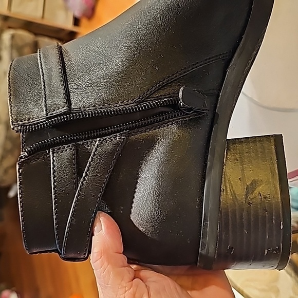 Rockport Womens Black Leather Ankle Boot 1.5" Heel - Picture 4 of 8